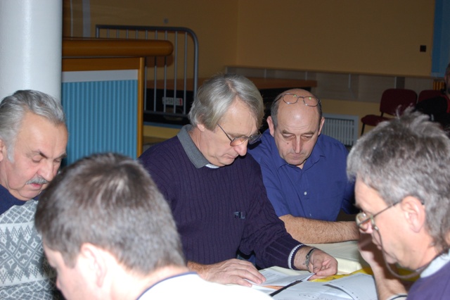 Na předsezónním semináři rozhodčích  v lednu 2006  nechyběli ani nejzkušenější arbitři . Z leva : Václav Anděl, Josef Javorský, Josef Blaheta a Miroslav Holeček.
