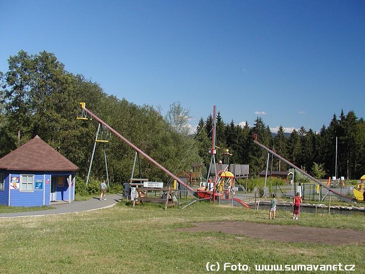 Dětské hřiště u dolní stanice lanovky
