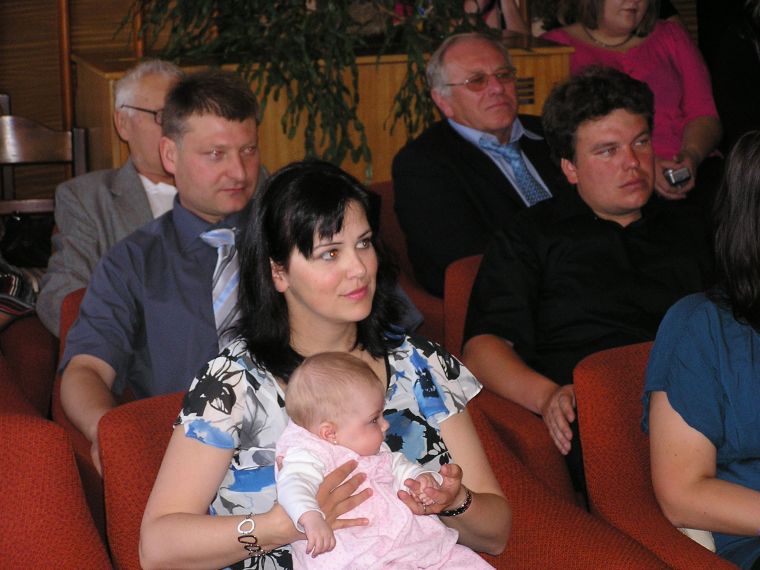 Elena Chumová s rodiči.

